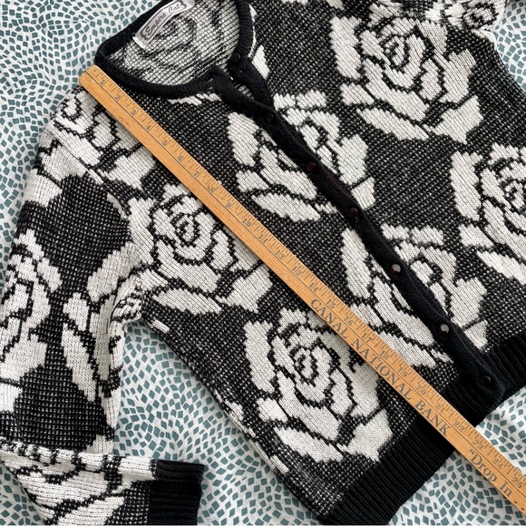 Empire Cat Black & White Floral Rose Knit Cardigan Sweater Medium Button Down - Picture 8 of 10